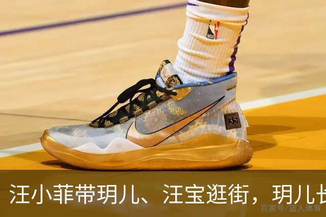汪小菲带玥儿、汪宝逛街，玥儿长成大姑娘了，汪宝在姥姥怀里很乖